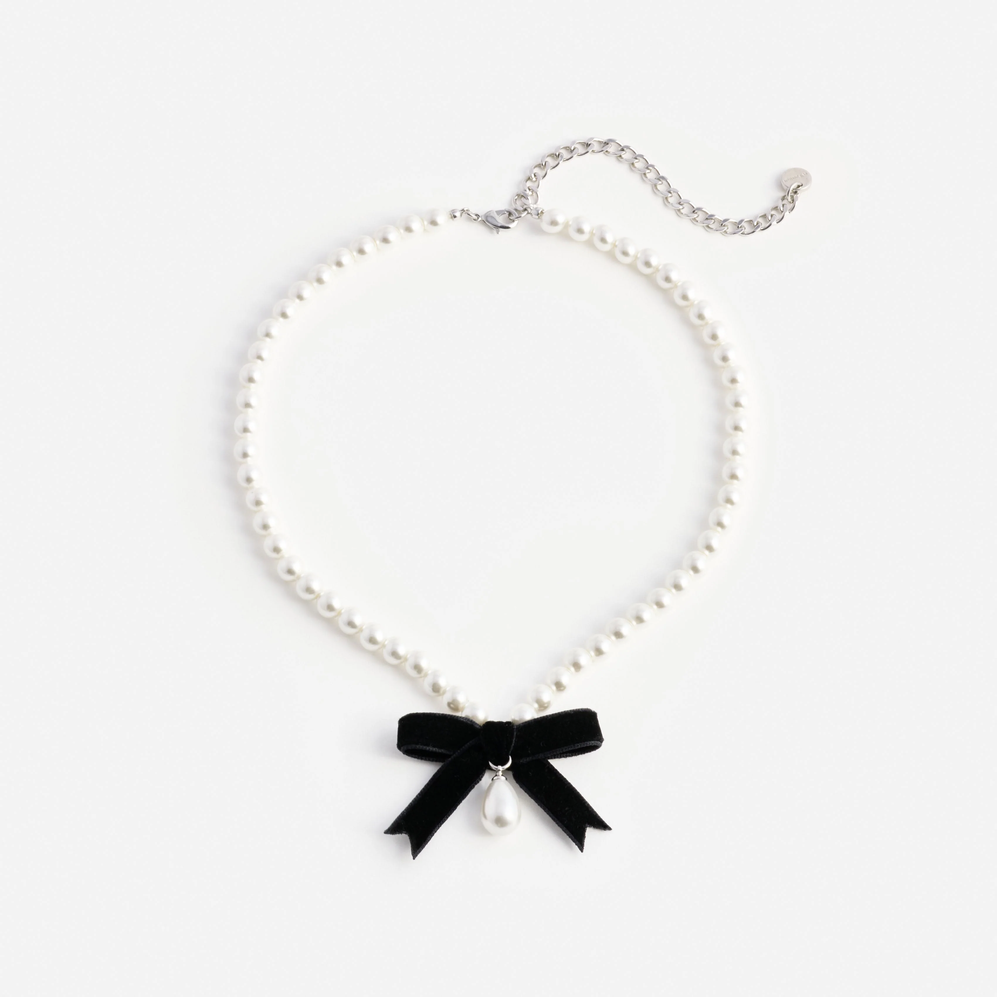 Black Bow Pearl Necklace