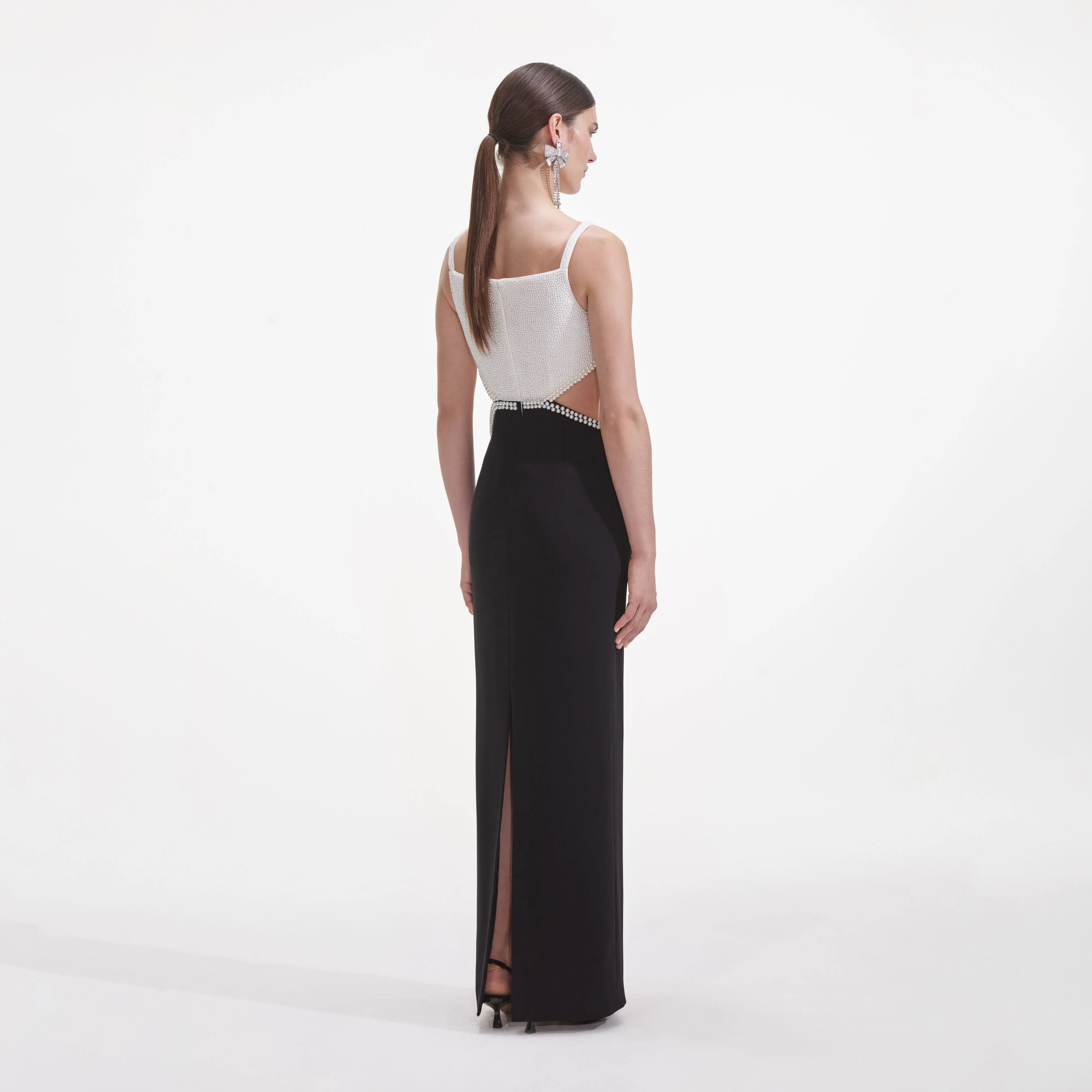 Black And White Crepe Maxi Dress - Image 3